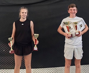 Четыре  чемпионских титула на трех турнирах 